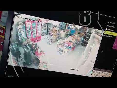 Graban a delincuentes robando en un Delimarket de Managua-Nicaragua