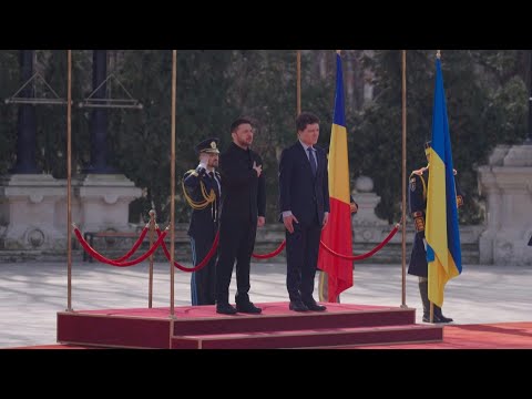 Zelensky welcomed in Romania by President Nicusor Dan | AFP