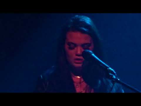 Lola Young - Blue (2AM), Melkweg Amsterdam 23-11-2021