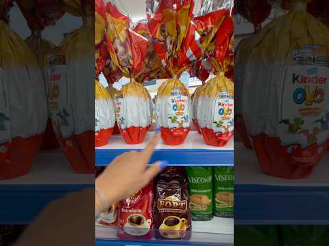Escolhendo ovo de Páscoa pra Clarinha