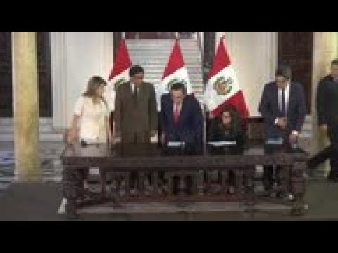 Peru lawmakers vote to remove President Vizcarra