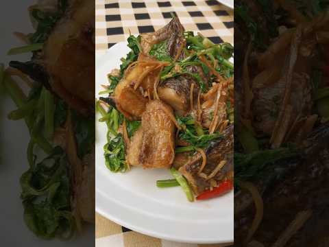 ปลาช่อนผัดขึ้นฉ่ายปลาช่อนปลา