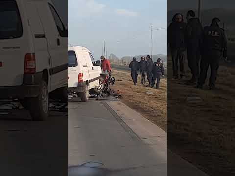 Un motociclista falleció en impresionante choque de tres vehículos