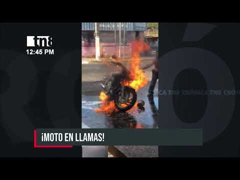 Conductor se salva de morir calcinado en incendio de su vehículo en Managua
