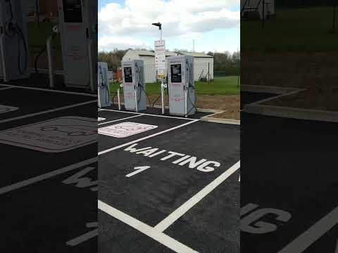32 DC rapid chargers at Banbury EV charging hub, yet 2 waiting bays!