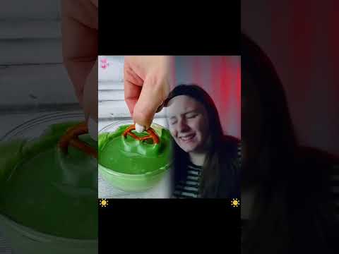 Il remet en question avec colère la vérité derrière l'abandon de la famille par son père biologique