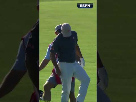 Adam Scott with an UNREAL eagle 🤯🎯