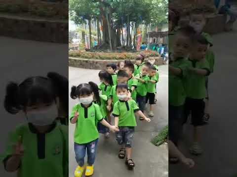 Dắt tay nhau tung tăng nào 😅