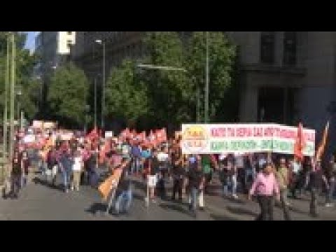 Greek civil servants stage mass walk out