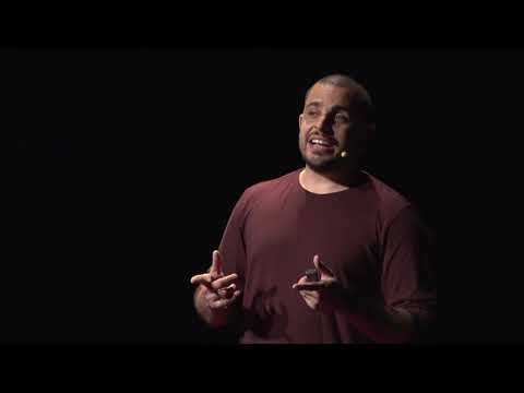 Por que estamos falhando com os nossos professores? | Lucas Paiva | TEDxRioVermelho