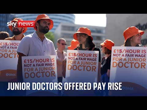 Junior doctors welcome 22% pay rise