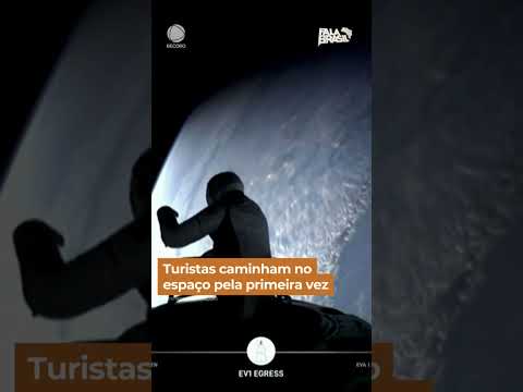 Turistas caminham no espaço pela primeira vez #shorts