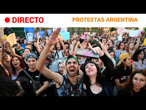 ARGENTINA: Los UNIVERSITARIOS salen a la CALLE contra los RECORTES en EDUCACIÓN | RTVE Noticias