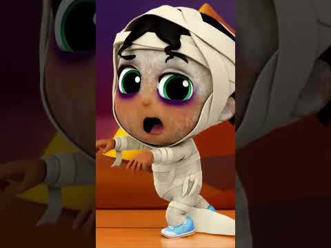 Will you get scared by the zombie? 🕷️😂 #Halloween #littleangel #Fun