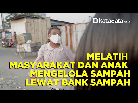 Melatih Masyarakat dan Anak Mengelola Sampah Lewat Bank Sampah | Katadata Indonesia
