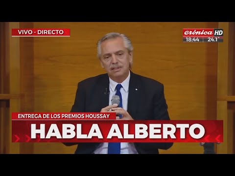 Alberto Fernández en la entrega de los Premios Houssay