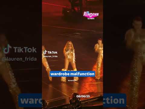 Beyoncé has wardrobe malfunction on stage│The Rundown #itvnews #beyoncé