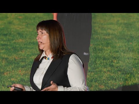 Inimi deschise, lumi acceptate | Ala Burlaca | TEDxValeaTrandafirilor