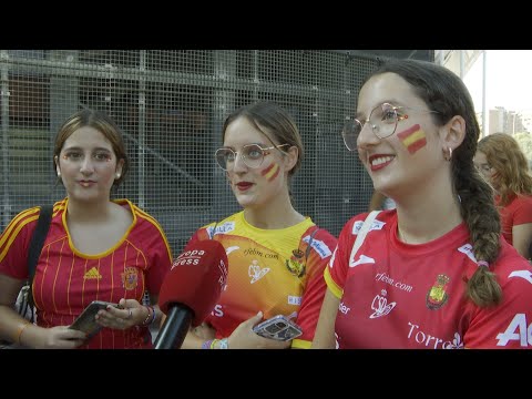 La afición confía en la victoria de la Selección Española Femenina