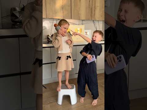 She considers herself a singer 🤣😬 filaretiki family✨ #shorts