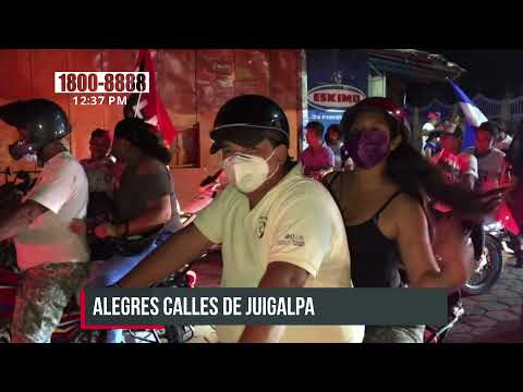 Alegre caravana recorre las calles de Juigalpa, celebrando el triunfo del FSLN - Nicaragua