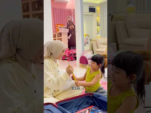 Moana suka semuanya kecuali oleh-oleh ini.. #riaricis #moana