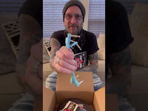 Pig Hog Artist Ryan Spencer Cook unboxing his new Pig Hog Magloops and Instrument Cables!
