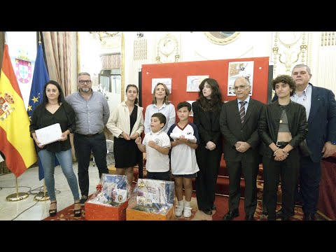 Los ganadores del concurso ‘¿Qué es para ti el 112?’ recogen sus premios