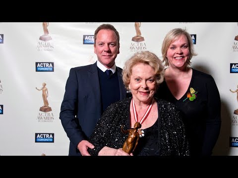 Kiefer Sutherland pays tribute to 'extraordinary' mother, actress Shirley Douglas, dead at 86