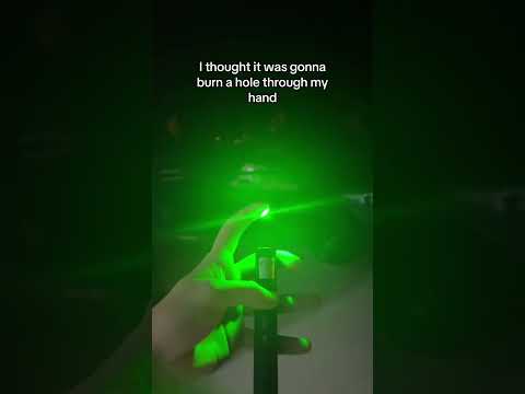 BE CAREFUL WITH THIS POWERFUL LAZER #lazer #greendot #illegal #beam