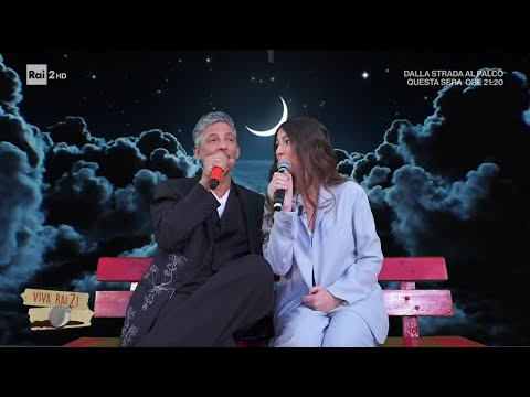 "Auguri a tutti i papà". Fiorello e la figlia Angelica cantano "La prima cosa bella" – Viva Rai2! 19