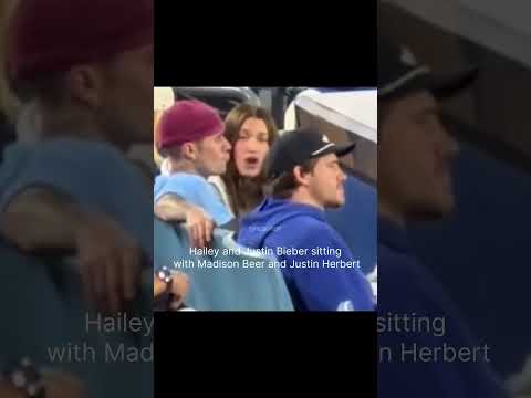 Hailey and Justin Bieber sitting with Madison Beer and Herbert #justinbieber #hailey #madisonbeer