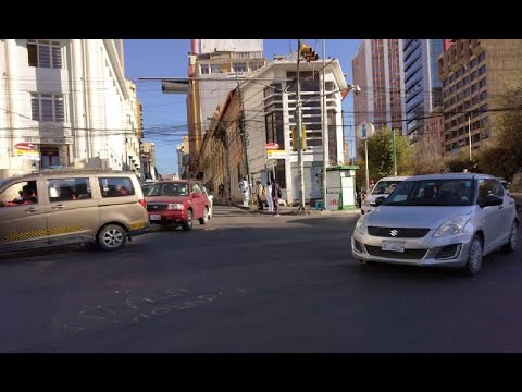 El tránsito vehicular en La Paz toma su normalidad