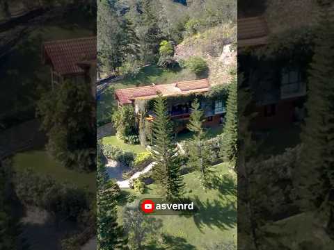 Una villa con acceso directo al río