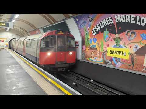 1972 stock arriving at Covent Garden (23/08/24)