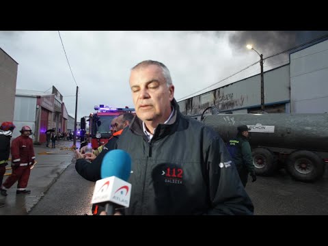 Emerxencias de la Xunta de Galicia trabaja para extinguir el fuego en Vilalba