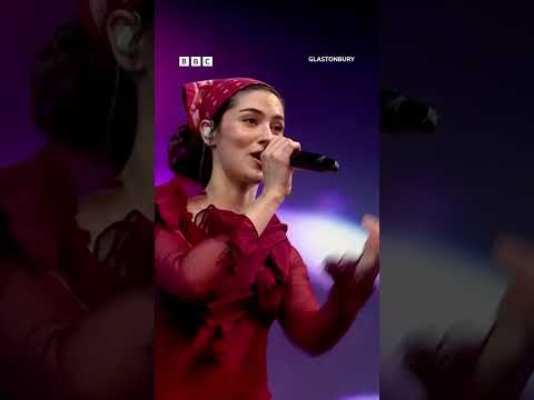 Gracie Abrams covering The Cure at Glastonbury 🤍