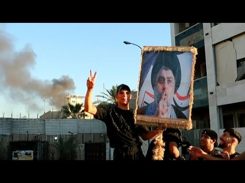Des Irakiens fêtent l'incendie de l'ambassade de Suède à Bagdad | AFP Images