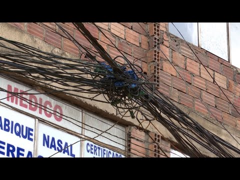 Marañas de cables en el Centro y otras zonas de La Paz