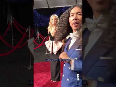 Malin Akerman was on the hunt for Glambot perfection at the <strong>2025</strong> #Emmys—and she found <strong>it</strong>. 😍 #Glambot