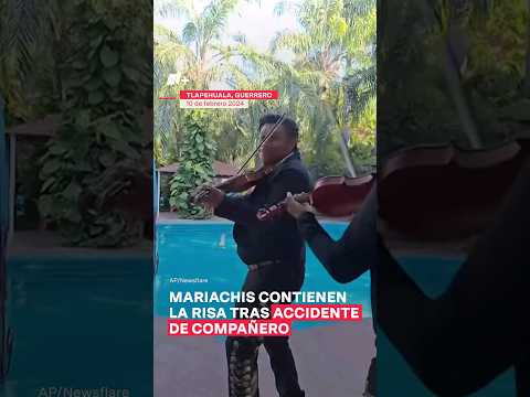 Mariachis contienen la risa tras accidente de colega - N+ #Shorts