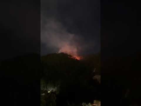 Autoridades luchan por controlar un incendio en los cerros Orientales de Bogotá | Caracol Radio