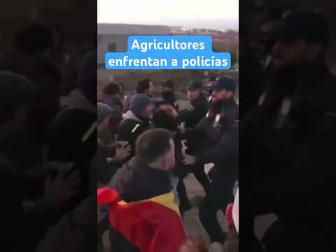 Agricultores y transportistas se enfrentan contra policías en Madrid
