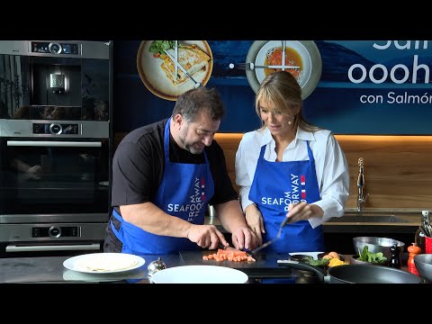 Raquel Meroño y el chef Sergio Fernández preparan recetas con el Salmón de Noruega como protago