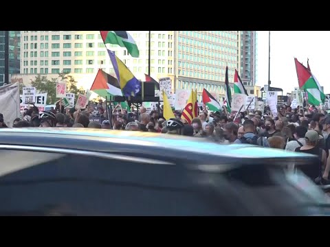 Thousands march in protest ahead of Democratic convention in Chicago