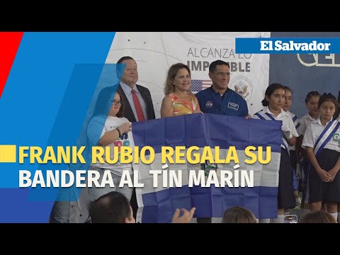 Frank Rubio entrega su bandera del espacio al museo Tin Marín