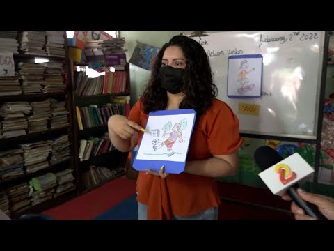 Ministerio de Educación entrega libros de ingles a estudiantes de primaria