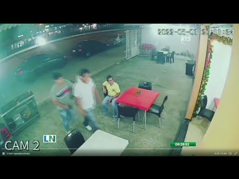 Delincuentes asaltan a un hombre en un restaurante