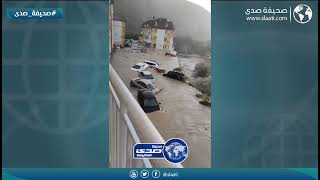 سيول تجرف السيارات