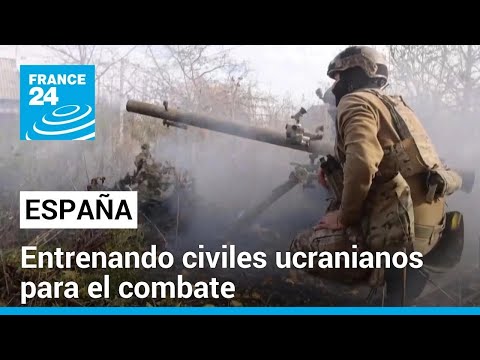 Civiles ucranianos se preparan para la batalla en un centro de entrenamiento en España